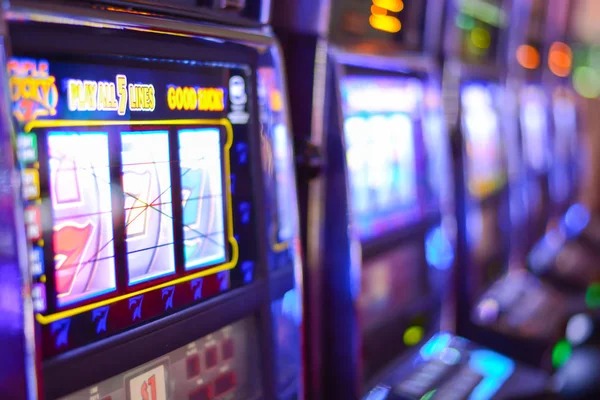 mpo88 asia live roulette wheel spinning in HD with player interface overlay